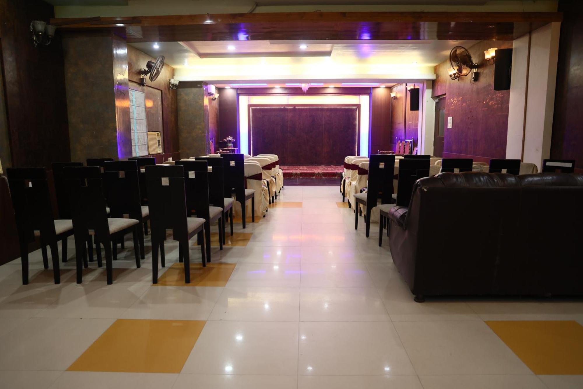 Hotel Bhubaneswari Classic Brahmapur Exteriör bild