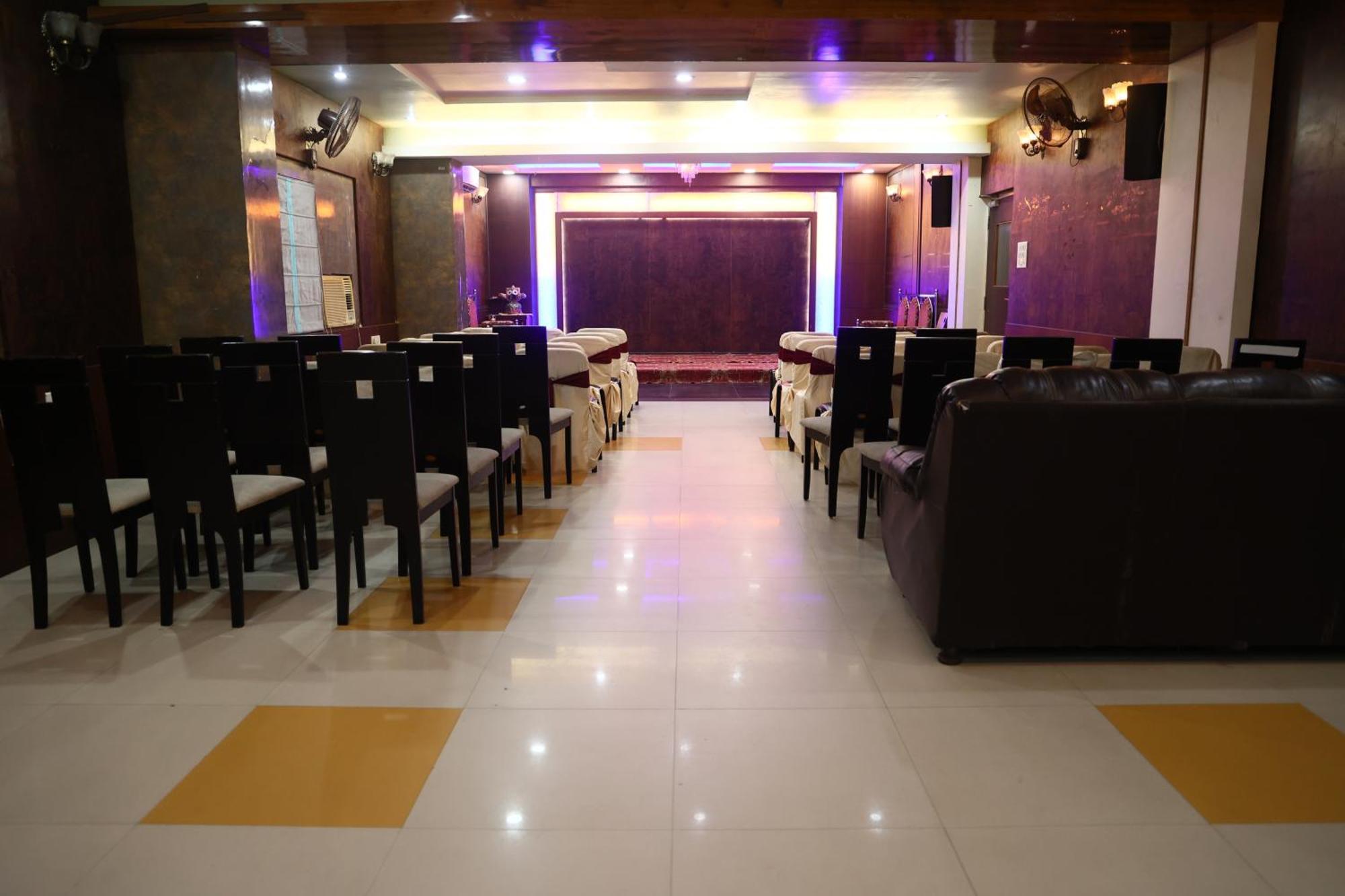 Hotel Bhubaneswari Classic Brahmapur Exteriör bild