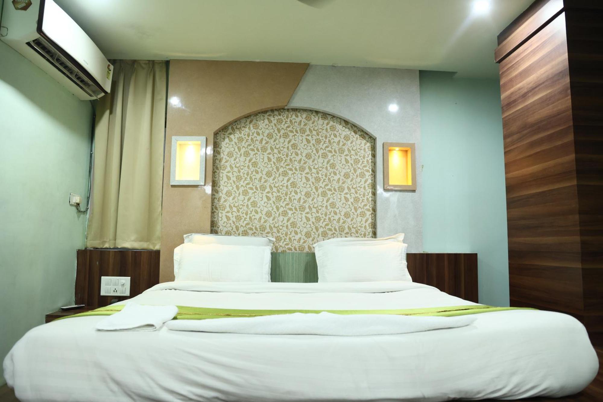 Hotel Bhubaneswari Classic Brahmapur Exteriör bild