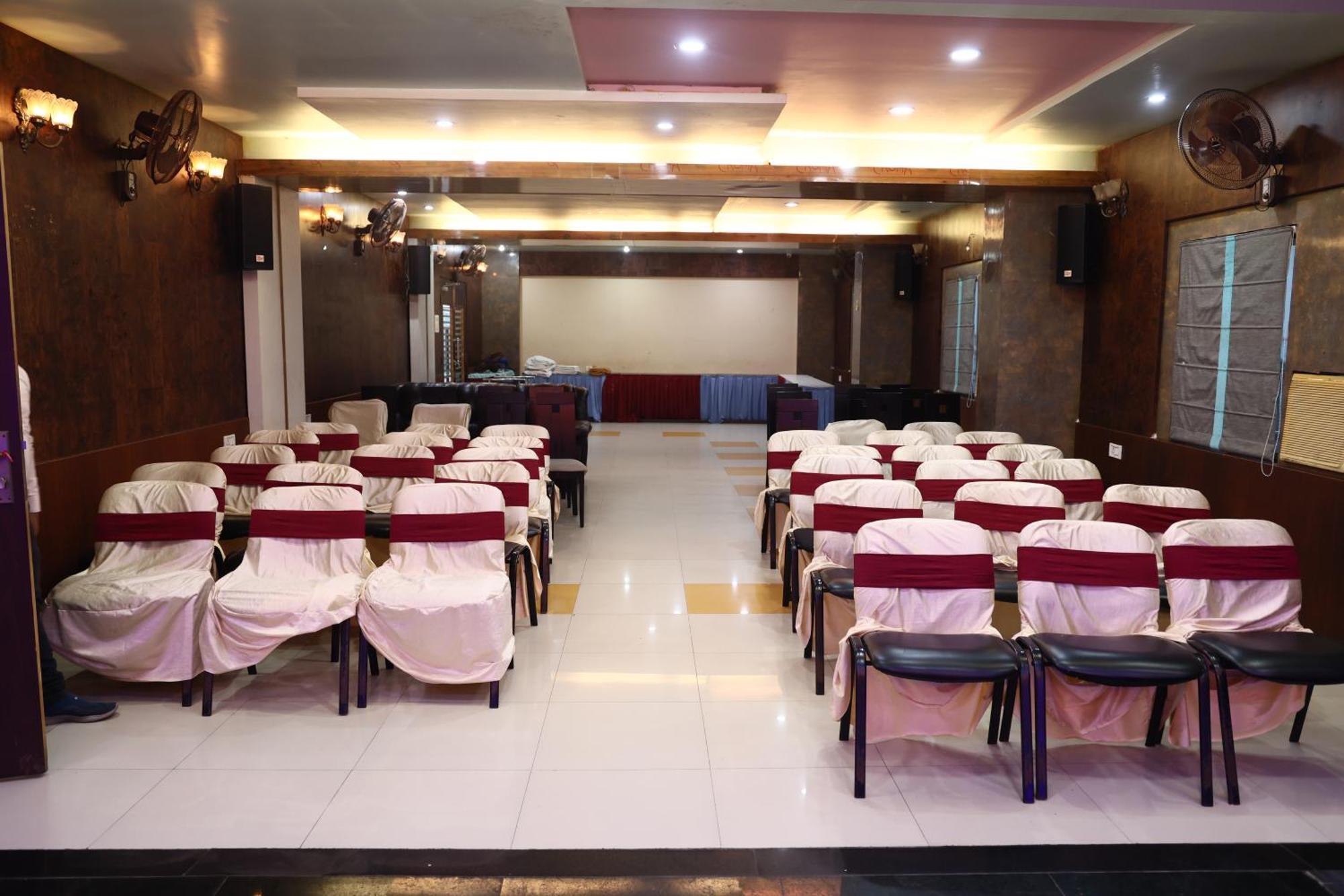Hotel Bhubaneswari Classic Brahmapur Exteriör bild