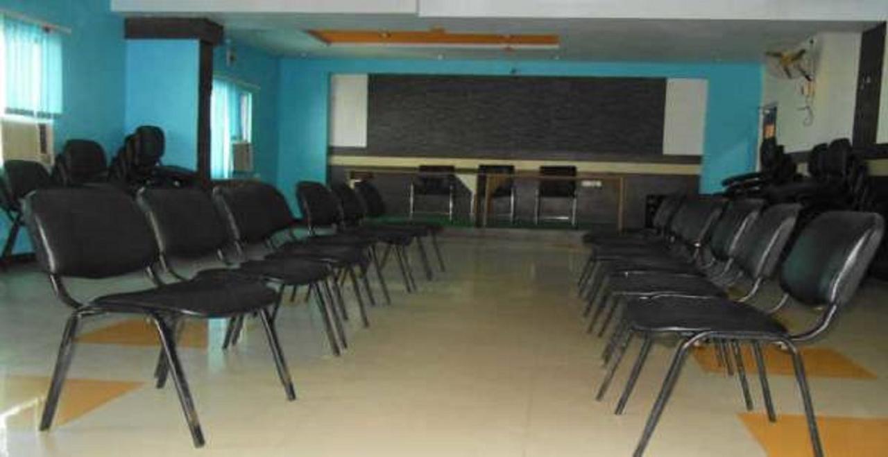 Hotel Bhubaneswari Classic Brahmapur Exteriör bild
