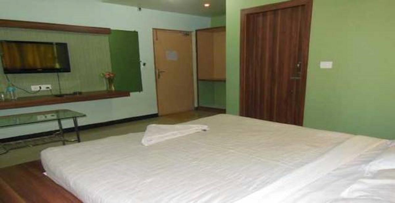 Hotel Bhubaneswari Classic Brahmapur Exteriör bild