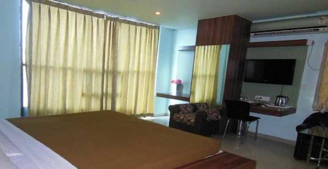 Hotel Bhubaneswari Classic Brahmapur Exteriör bild