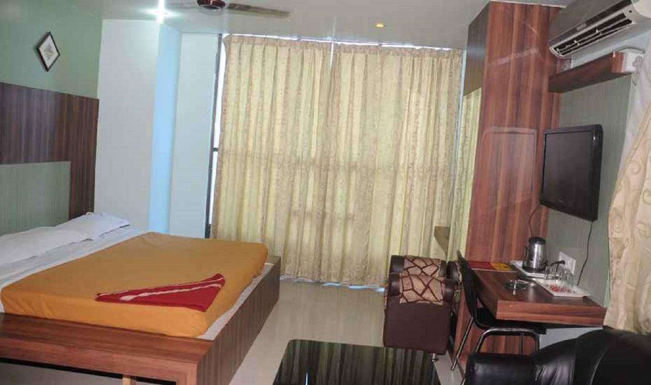 Hotel Bhubaneswari Classic Brahmapur Exteriör bild