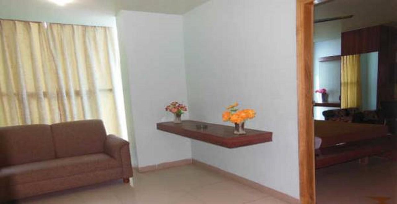 Hotel Bhubaneswari Classic Brahmapur Exteriör bild