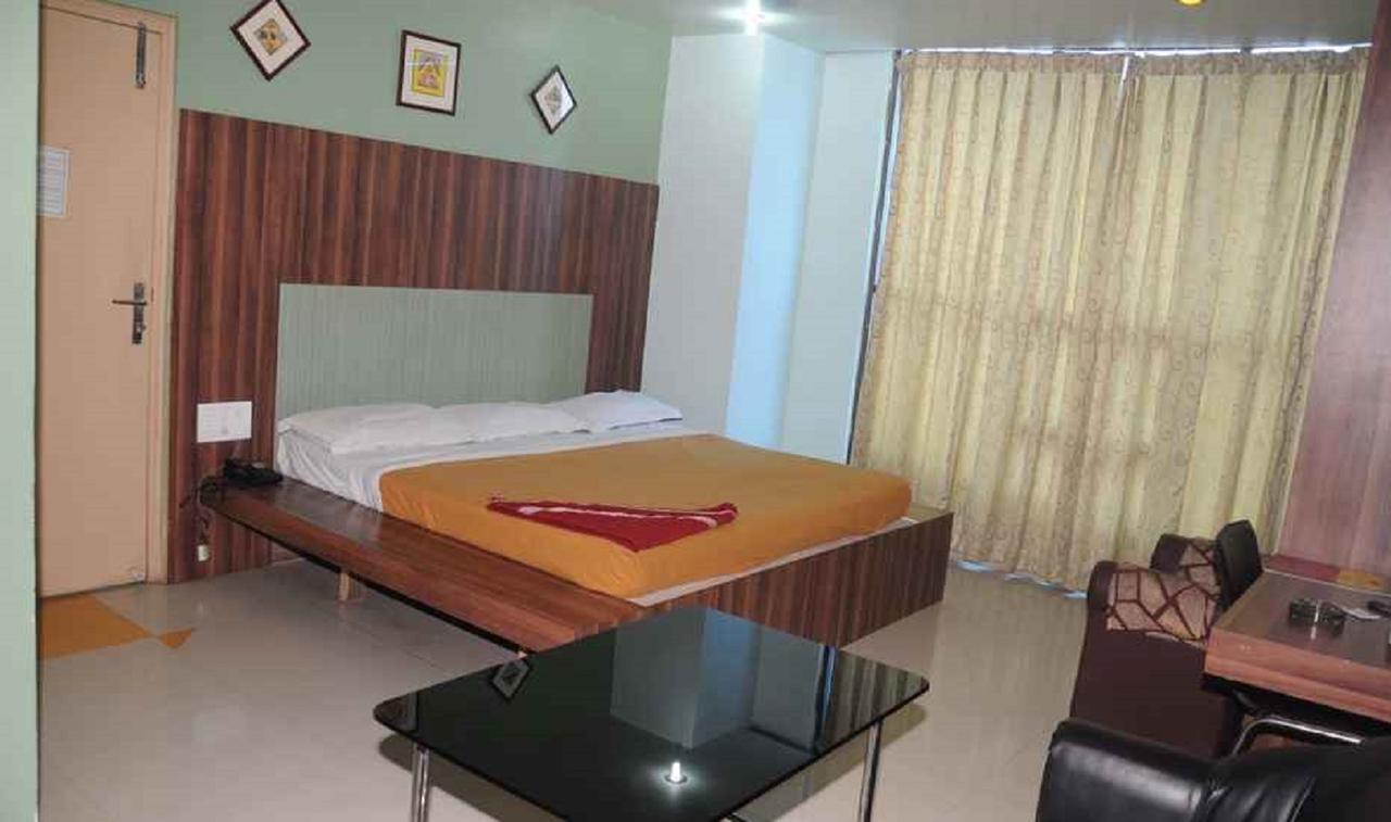 Hotel Bhubaneswari Classic Brahmapur Exteriör bild