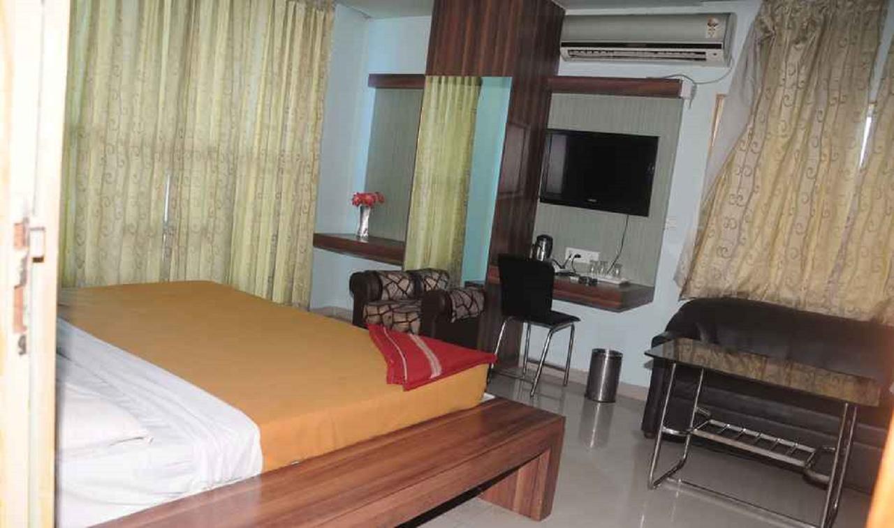 Hotel Bhubaneswari Classic Brahmapur Exteriör bild